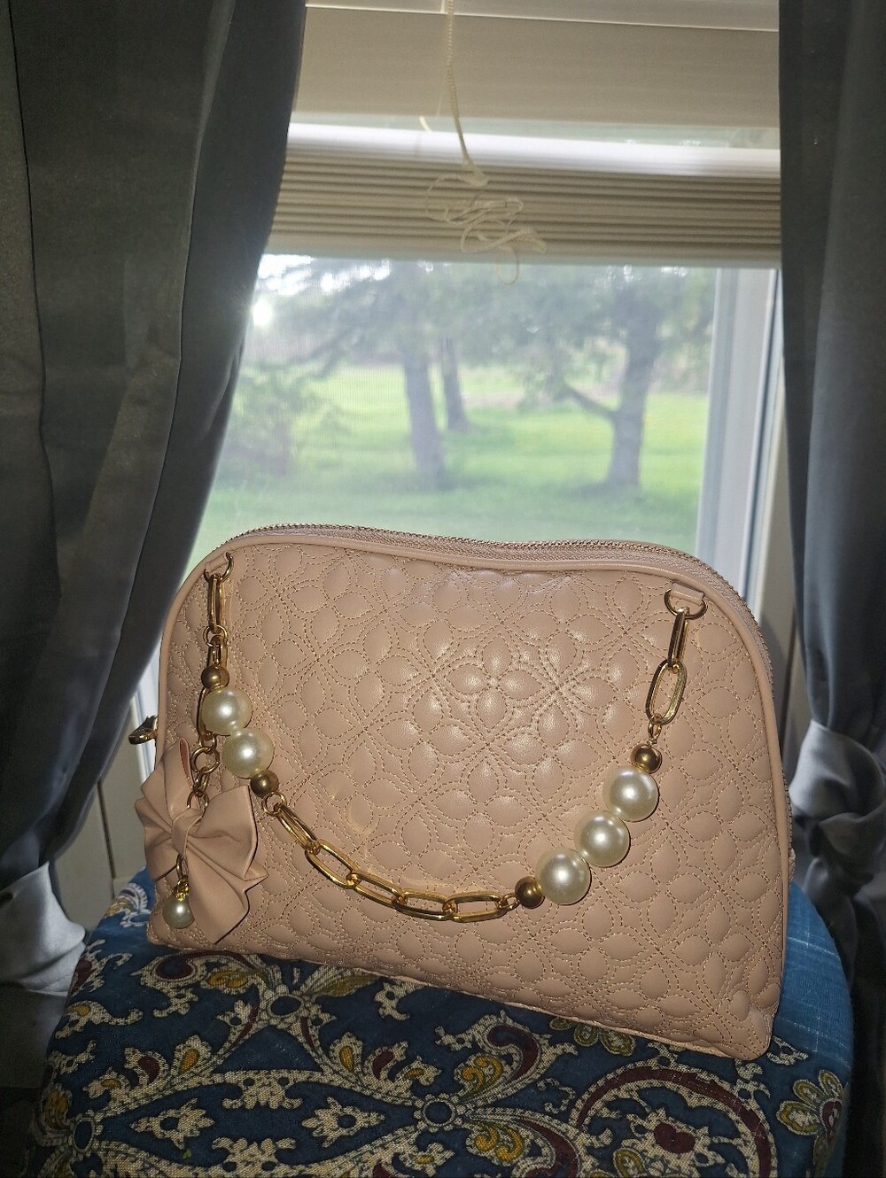 NWOT VINCE CAMUTO Women’s Quilted Pearl-Accent Shoulder Bag - Blush